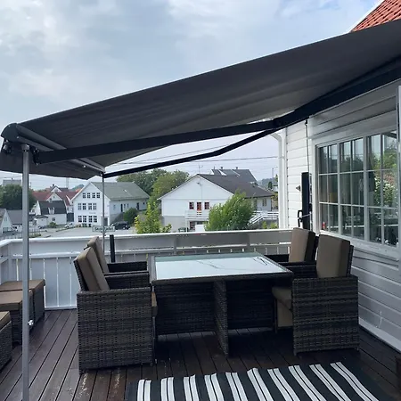 Koselig Hus I Skudeneshavn, Beliggenhet Pa Karmoy בית נופש